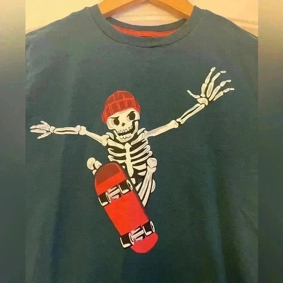 Tommy Bahama Halloween skeleton on skateboard tee shirt boys size 12 - Picture 2 of 6